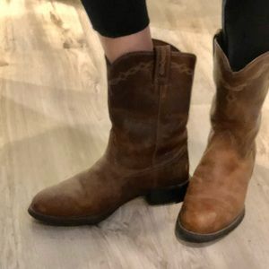 Heritage Roper Western Boot.  Style No. 10000797.    Distressed Brown.